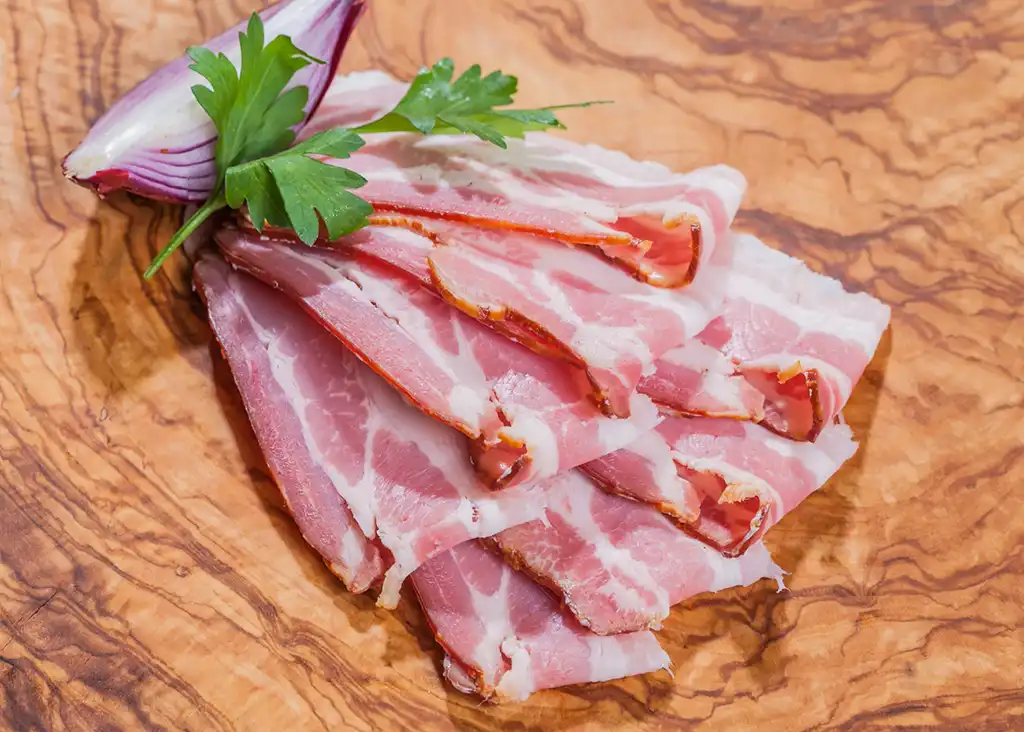Geräucherter Schweinebauch, Bacon, Bratspeck
