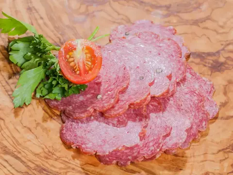 Edelsalami mit grünem Pfeffer