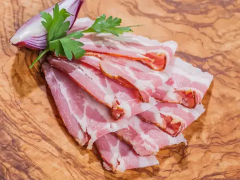 Geräucherter Schweinebauch, Bacon, Bratspeck