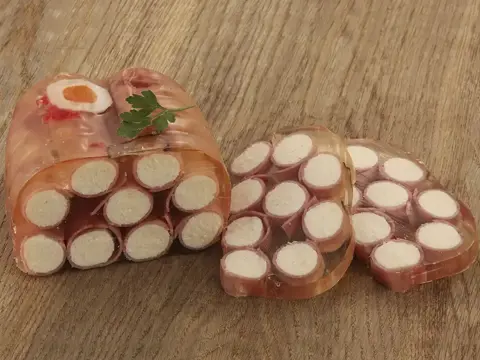 Schinkenröllchen in Aspik