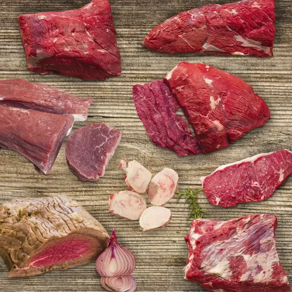Rindfleisch Vorratspaket auf hellem Hintergrund